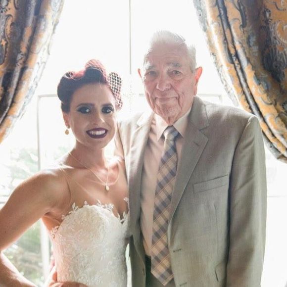 Meet your Posher, Nichole - Picture 1 of 1